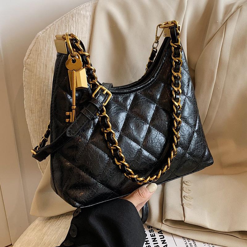 Сумка-цепочка ромбовидной формы, женская модная текстурированная сумка через плечо, новая коллекция осень-зима 2025, популярная в этом году сумка-мессенджер для通勤