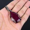 Созданный в лаборатории рубиновый драгоценный камень из чистой медной проволоки, обернутый ювелирными изделиями ручной работы