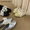 Модные SUOJIALUN Новые женские туфли на плоской подошве Модные с круглым носком на шнуровке Элегантные женские туфли Мэри Джейн Мягкая плоская подошва Для улицы Повседневные Лоферы