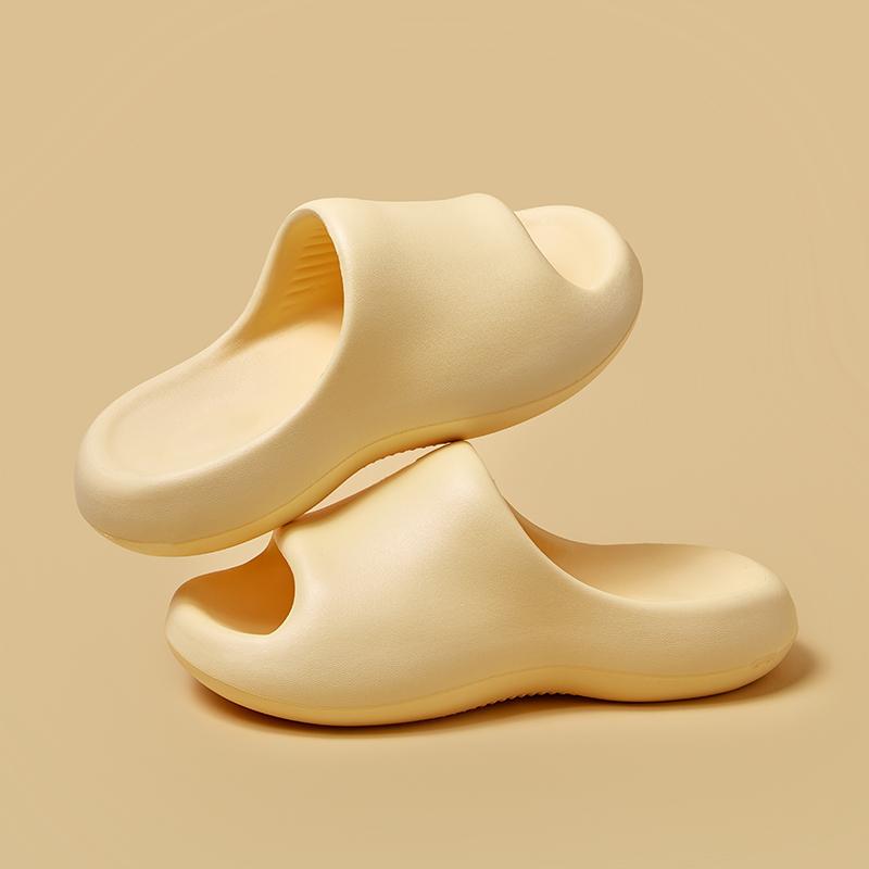 Мода 2024 Новые летние мягкие тапочки Cloud для женщин, для дома, ванной, нескользящие тапочки, женские тапочки из ЭВА карамельного цвета, пляжные шлепанцы