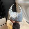 Сумка через плечо с вышивкой, текстура нейлон, модная, с жемчужным подвесом, маленькая сумка-ведро, женская, для девочек
