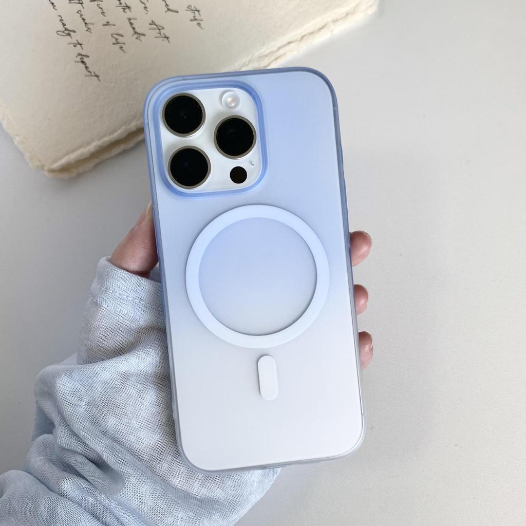 Матовый Жесткий Чехол с Магнитным Градиентом для iPhone 17/15 Pro Max - Дизайн с Большим Отверстием "Ледяной Туман".