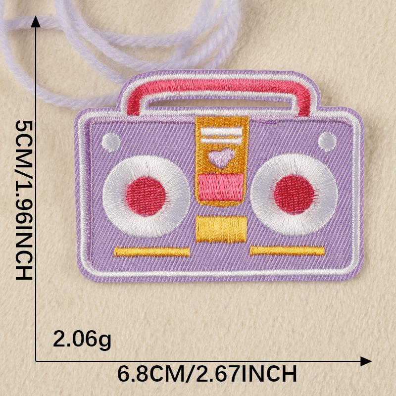 Значок-наклейка с радужной вышивкой - нашивка на аксессуар одежды