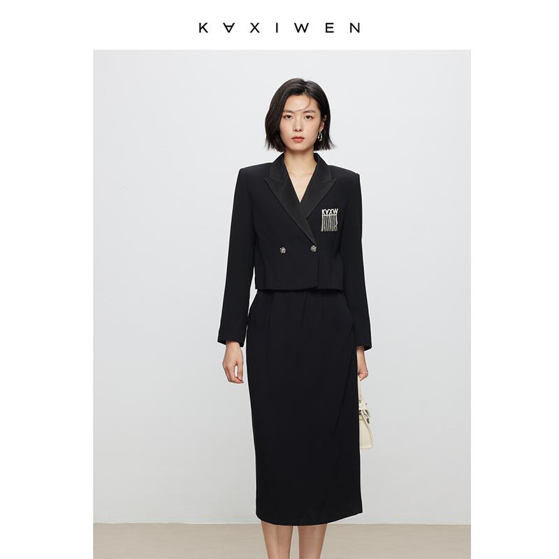 Logo brooch patchwork dress