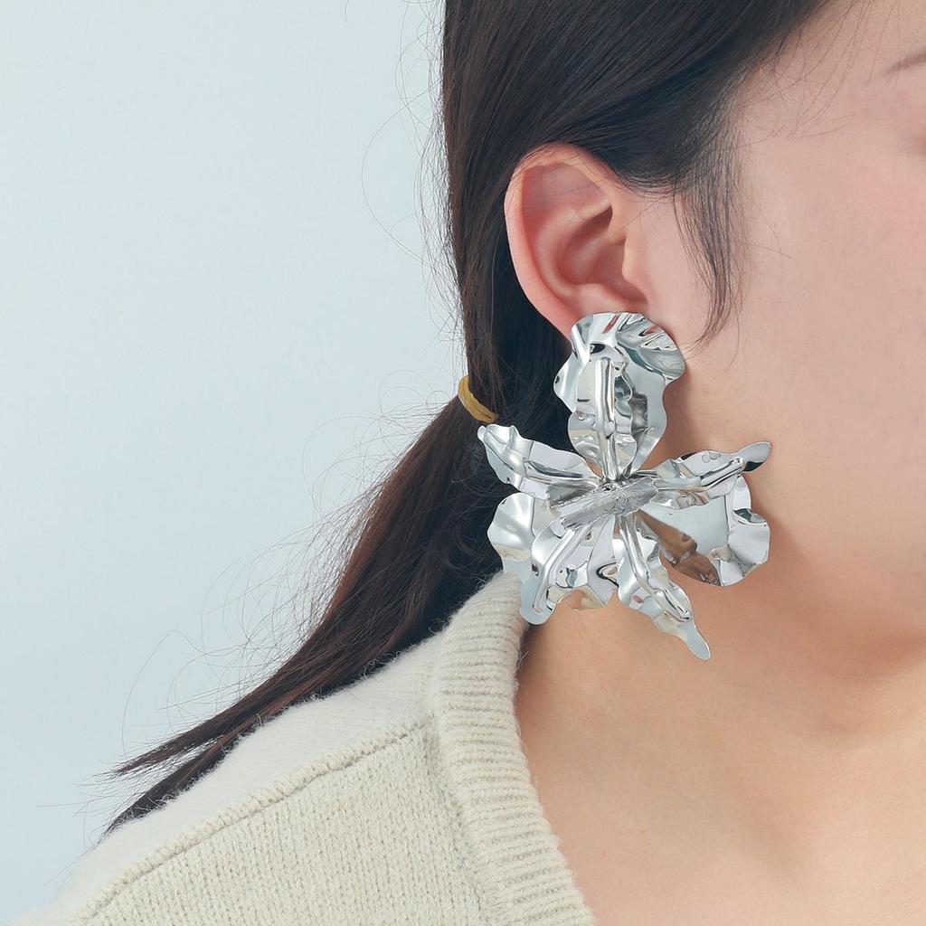 Роскошные серьги-цветы из сплава золота и серебра с объемным 3D-эффектом