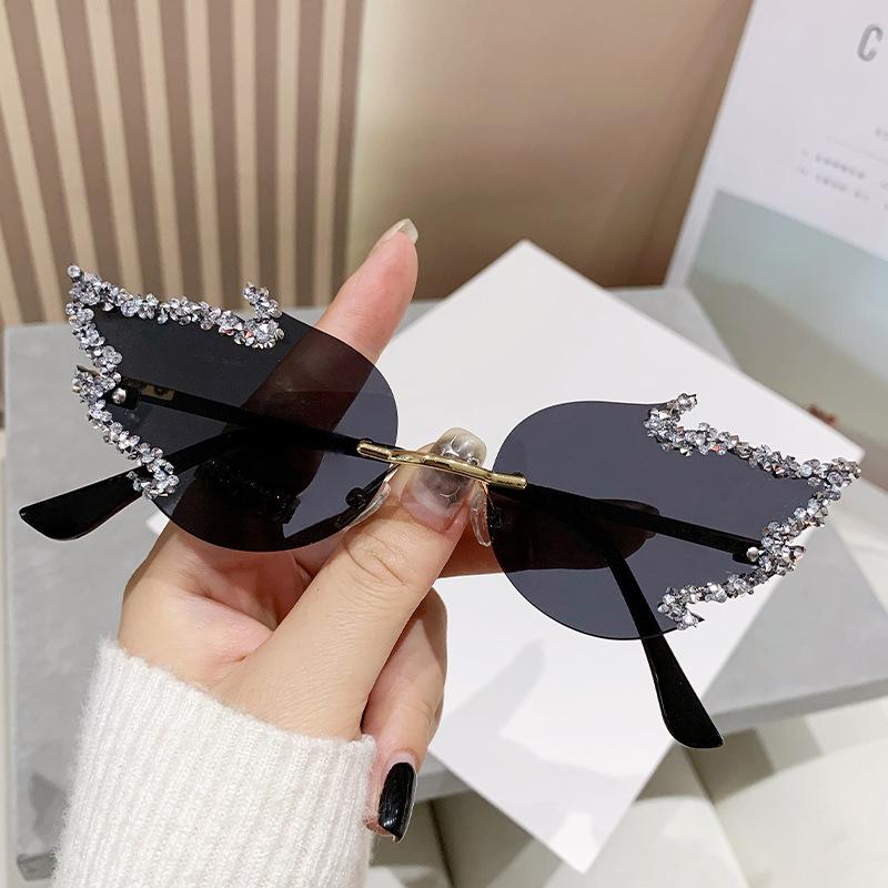 New large flame frame diamond-encrusted sunglasses personalized luxury flash diamond festival advanced sense UV-proof street sunglasses