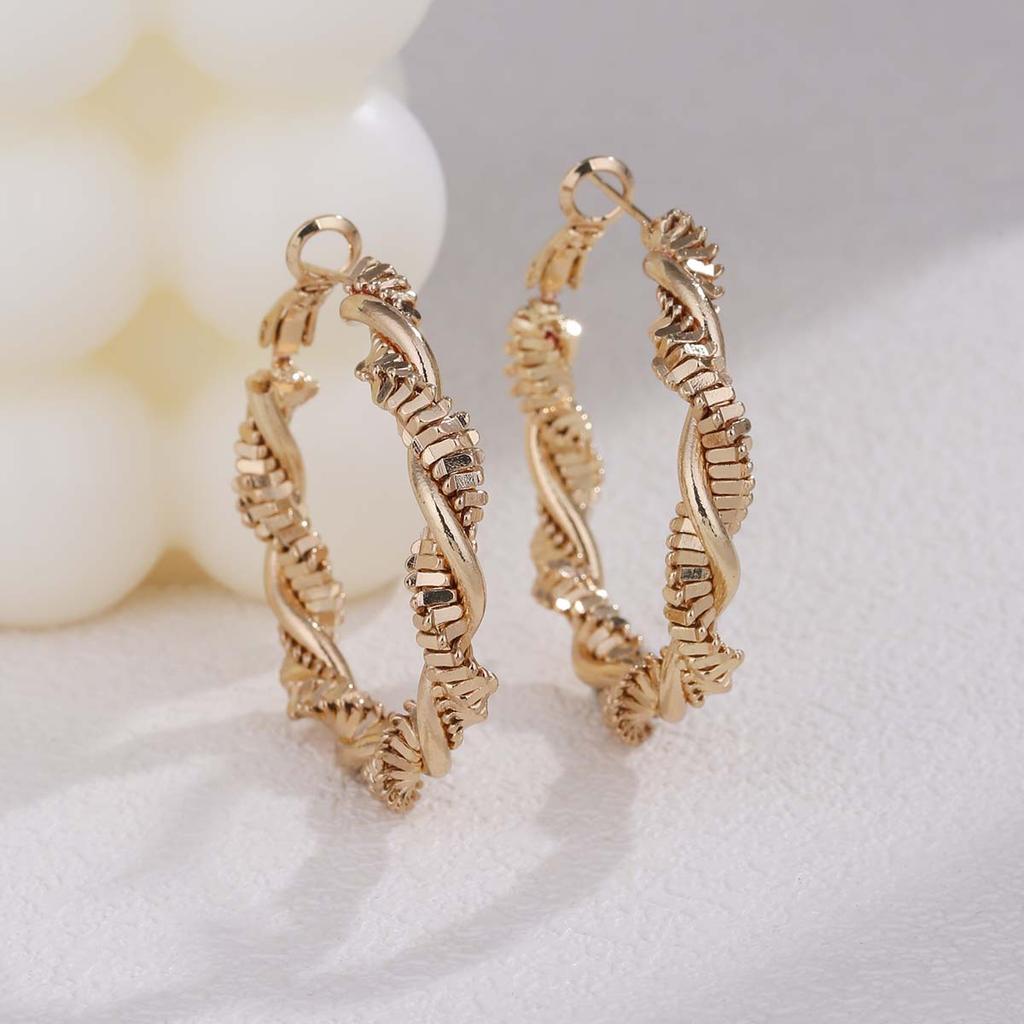 Модные витые золотые серьги «Темперамент» Женские модные витые круглые серьги Персонализированные геометрические серьги Flow