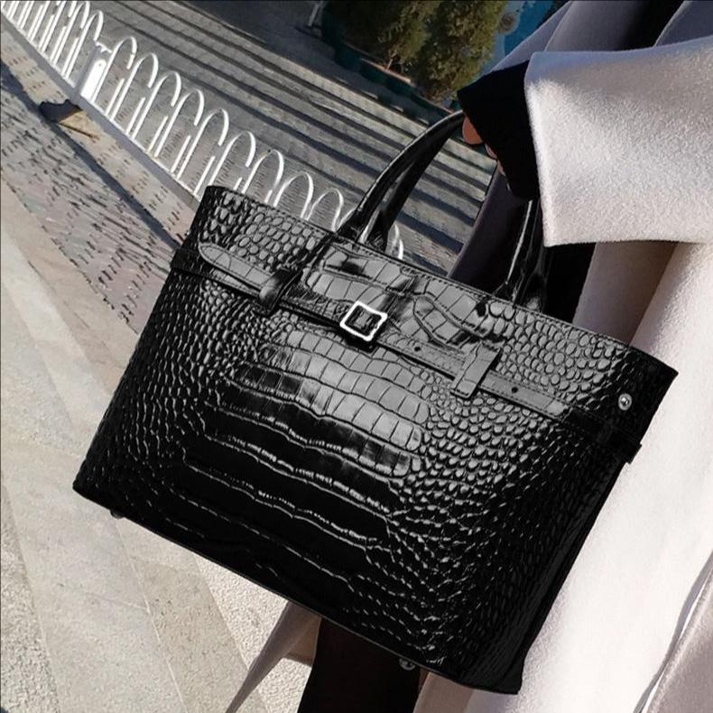 Elegant Brown Croco-Embossed Cowhide Tote Bag – Spacious & Stylish for Travel and Everyday Use
