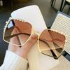 New Square Alloy Sunglasses Women Fashion Pearl Shades Eyewear Trendy Design Ladies Sun Glasses Gafas De Sol UV400
