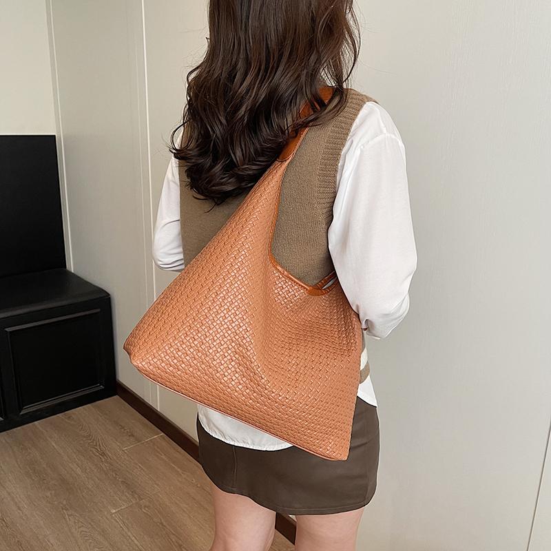 Retro Handmade Woven Bag for Women New Trend Fashion Niche Tote Bag Casual Large Capacity Armpit Bag