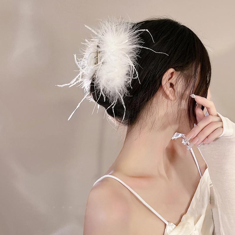 Заколка для волос Pure Desire Feather Ostrich Hairpin - феерический аксессуар в виде акулы