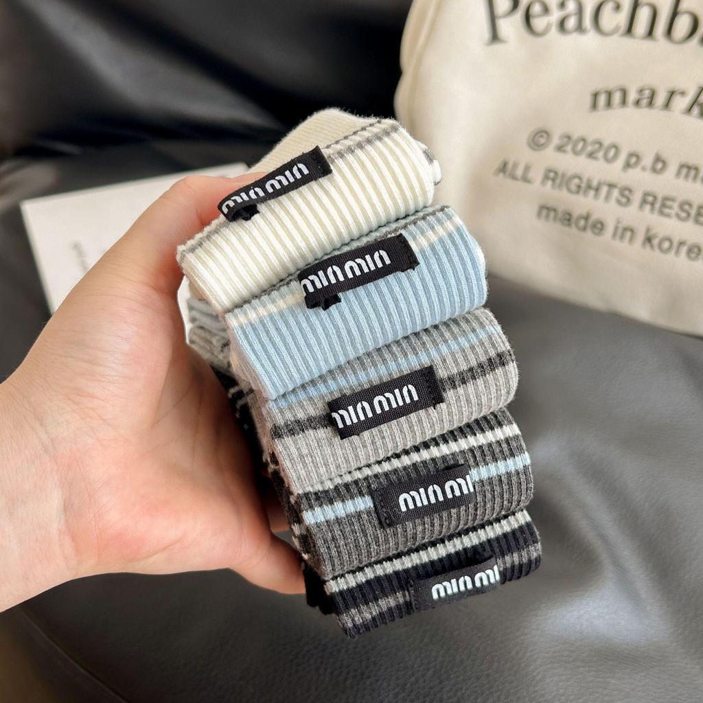 Полосатые носки средней длины из гребенчатого хлопка в стиле Miu - Модные, универсальные женские носки на осень/зиму