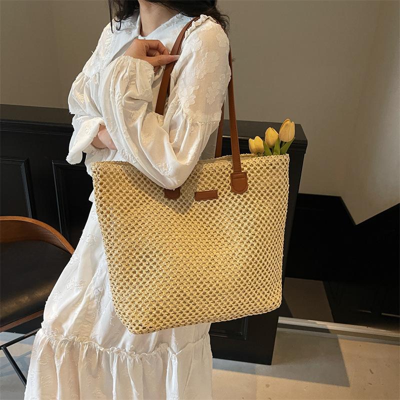 Large Capacity Straw Bag Women's 2025 New Summer Fashion Commuter Woven Bag Seaside Vacation Beach Tote Bag