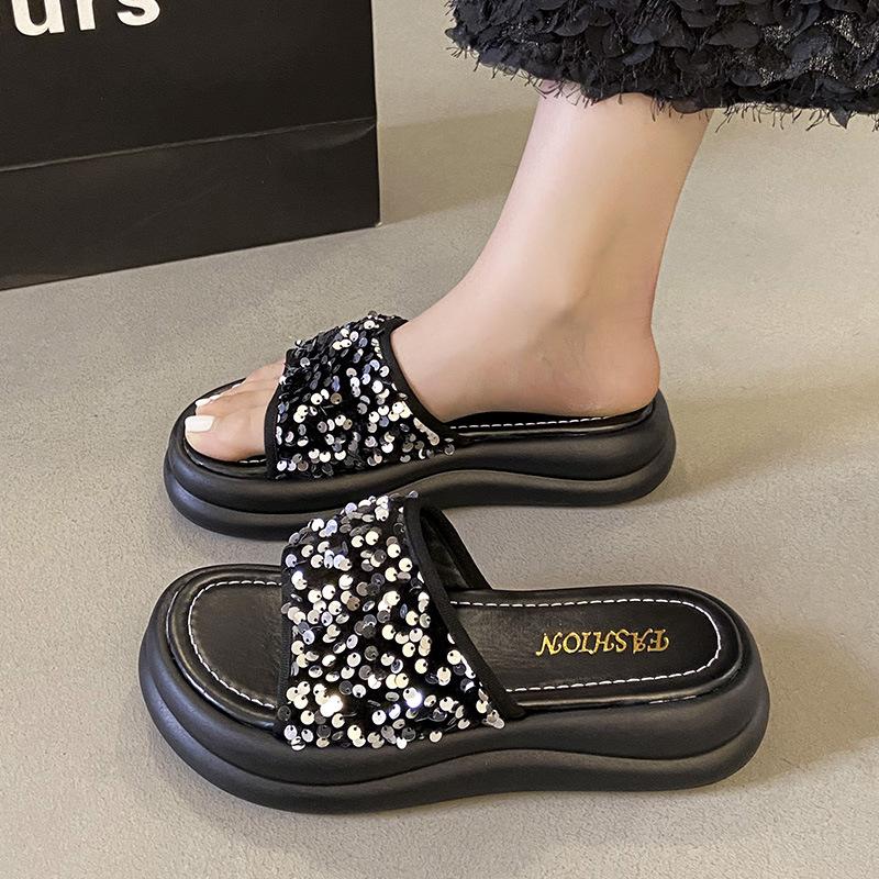 Маффиновые толстоподошвенные крутые тапочки женские летние 2025 новые высококлассные повседневные пляжные шлепанцы