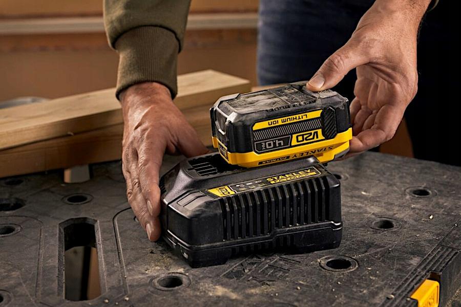 Stanley sfmcb204-xj rechargeable battery 18V 4Ah Black/Yellow
