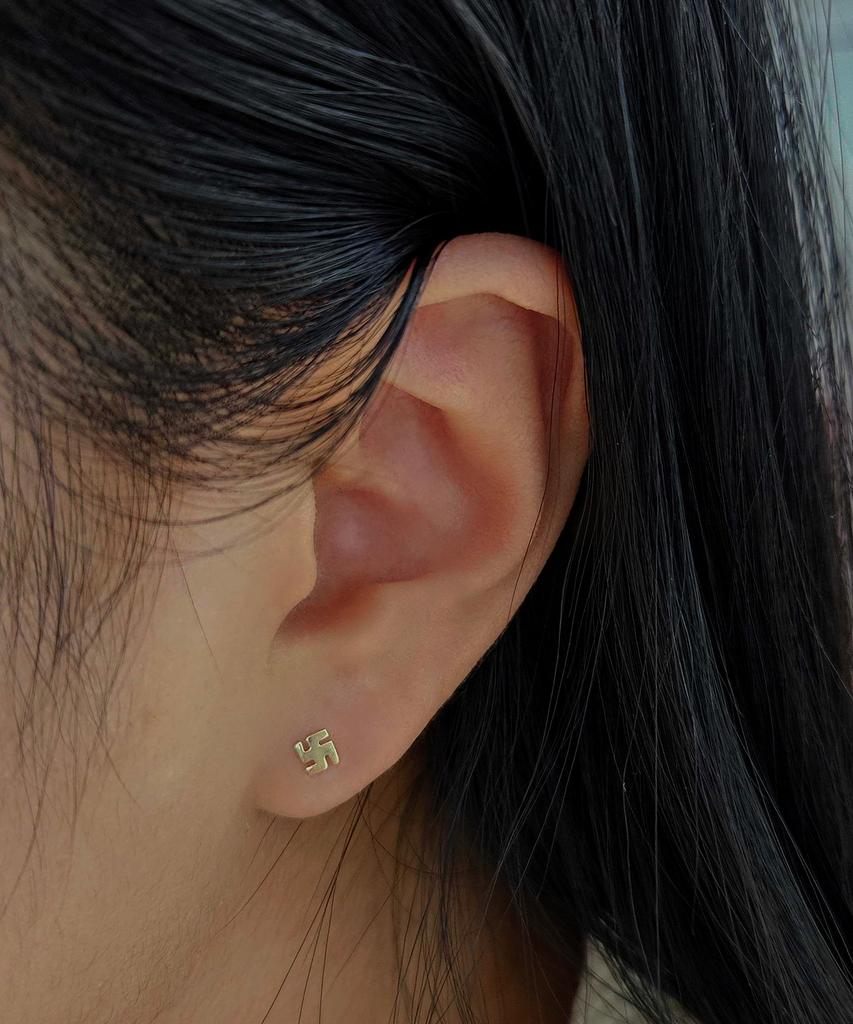 Helene Jewelry Серьги 14K с буддийской свастикой