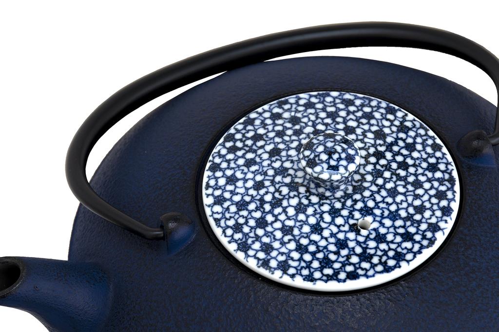 Железный чайник, окрашенный вишневым цветом T0101 3522-044