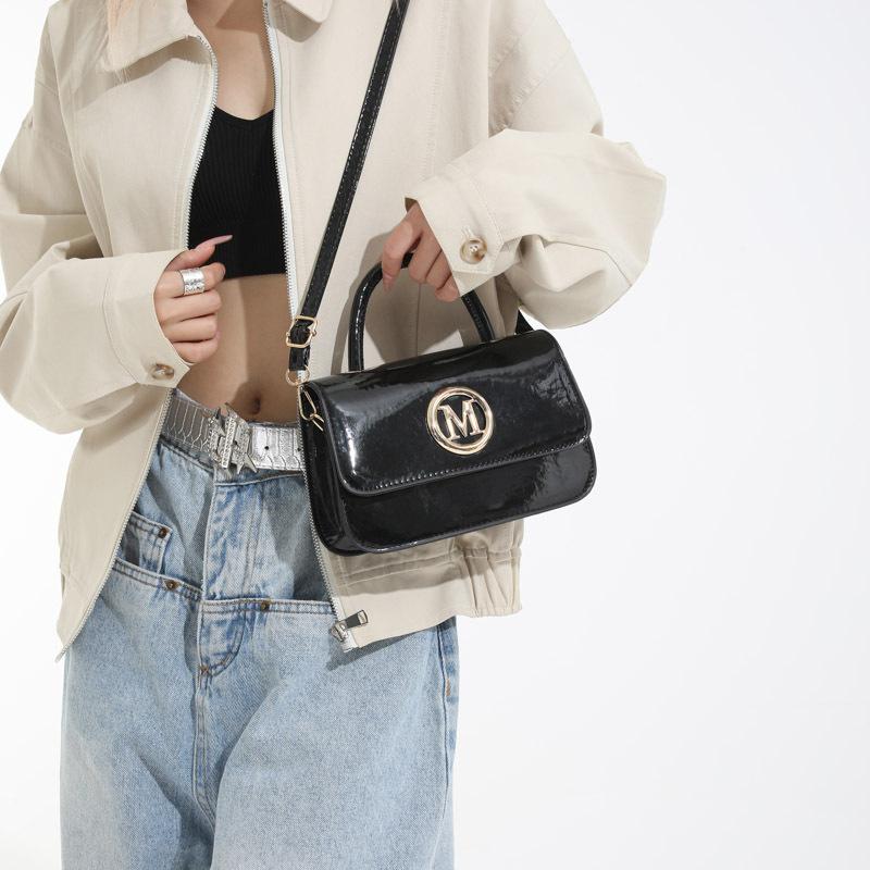 This Year Popular Small Bag Women's Autumn 2025 New Fashion Retro Messenger Bag Internet Celebrity Handbag Female Internet Celebrity Versatile