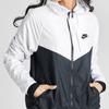 Nike Женская куртка Windrunner Bv3939 101