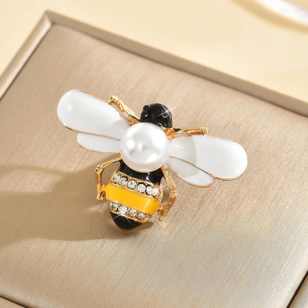 Элегантная брошь в виде пчелы со стразами - уникальный аксессуар в виде насекомого с эмалью