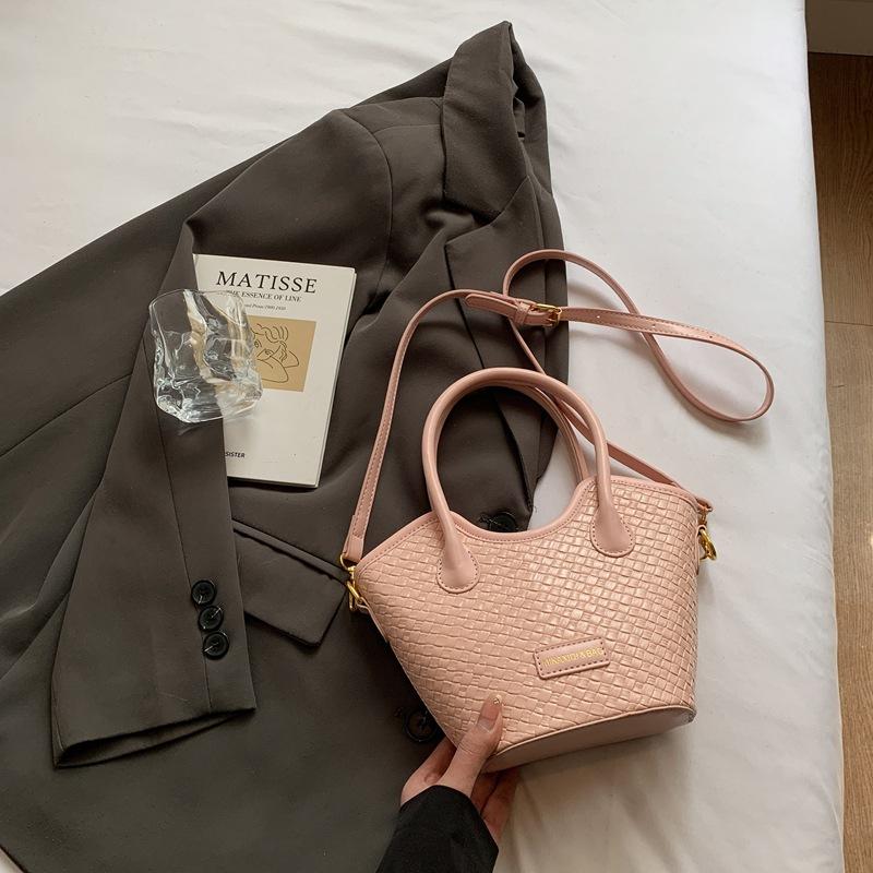 Нишевые плетеные сумки женские новые летние универсальные сумки-мессенджеры модные сумки-тоут сумки-ведра