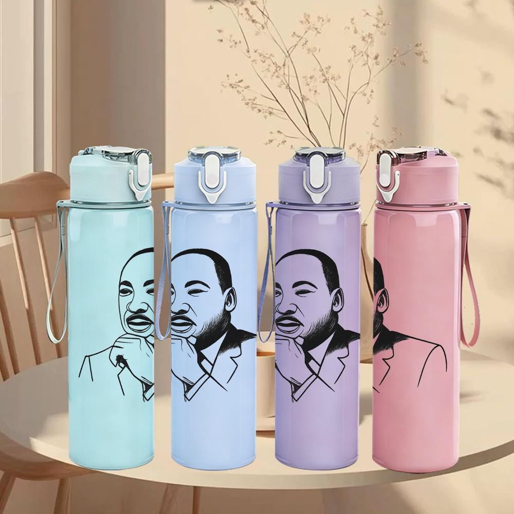 1PC Martin Luther King Portrait 750ml Color Plastic Sports Water Bottle Leakproof Flip Straw Lid Suitable for Sports Office Home Use
