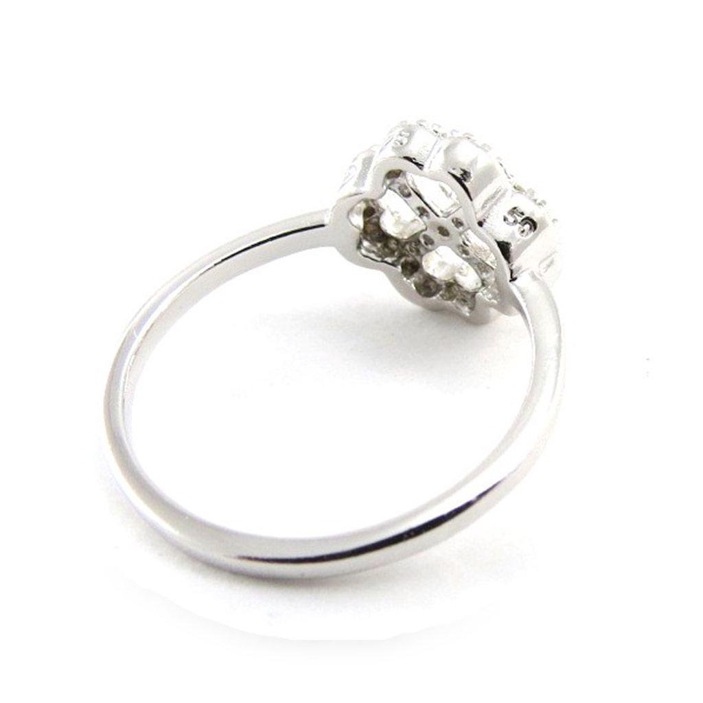 Серебряное кольцо 'Clover' белое