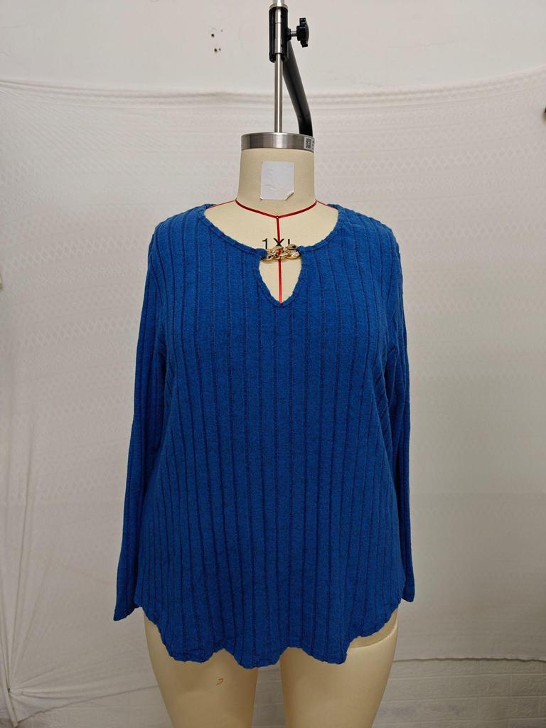 Элегантная полосатая футболка с V-образным вырезом для женщин - коллекция осень/зима 2024