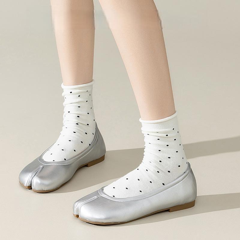 Women's Split Toe Tabi Socks with Polka Dots in Japanese Cotton Ideal for Flip Flops and Relaxation