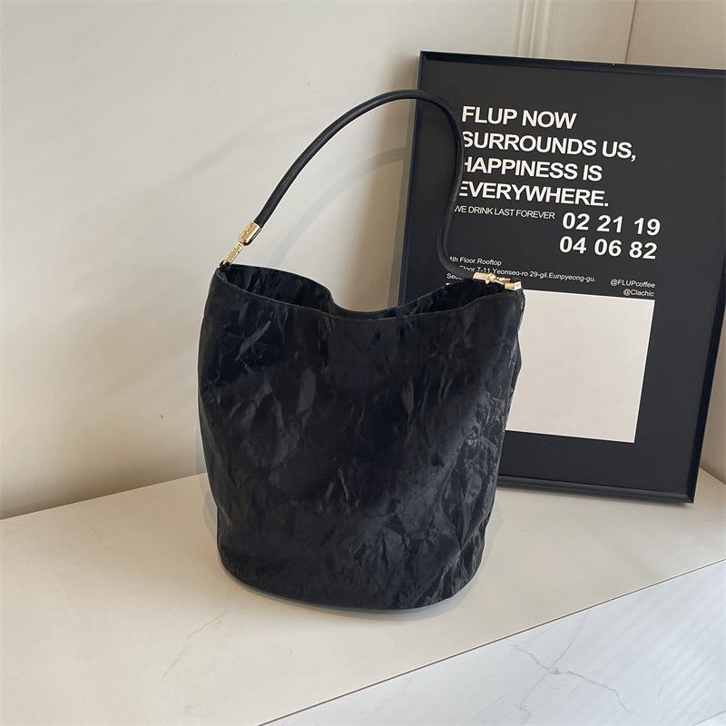Solid Color Korean Version Simple Shoulder Bag Bag for Women, 2025 Spring and Summer Niche Design, Versatile Ins Crossbody Bag, Bucket Bag for Women