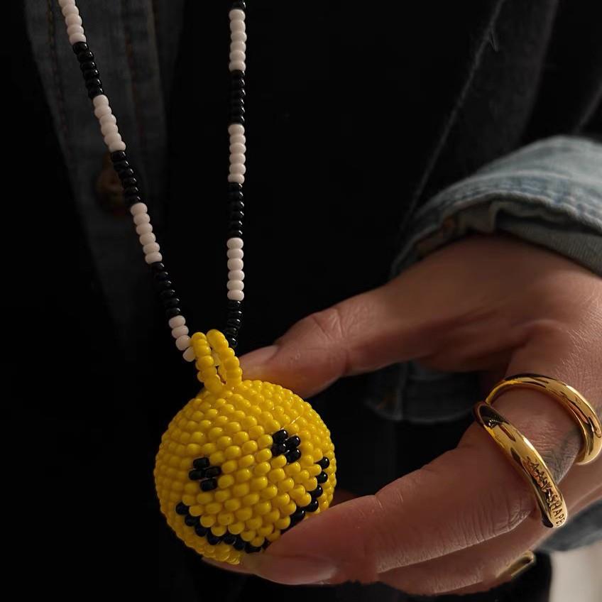 Плетеное вручную желтое ожерелье из деревянных бусин со смайликом, нишевое, простое, модное, цепочка для ключицы, темпераментное, универсальное, личностное украшение для женщин