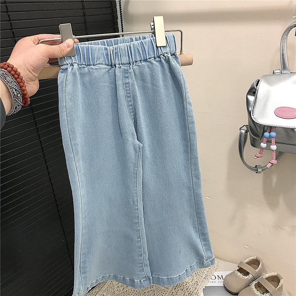 Корейская блузка с цветочным принтом и расклешенные джинсы - Наряд 'Бэби Долл' для весны/осени