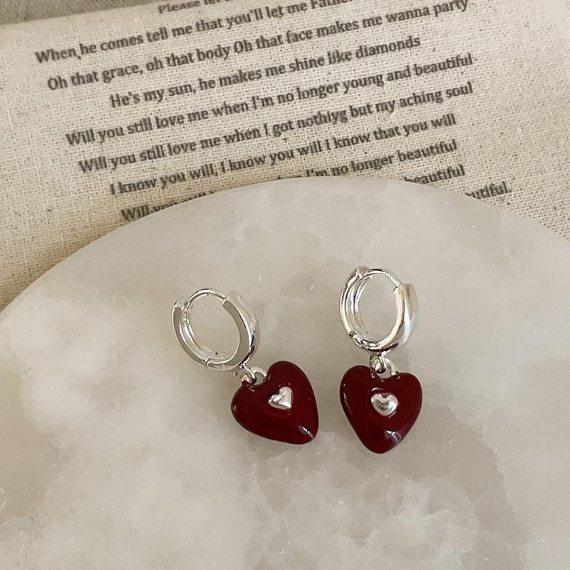 Ретро-серьги высокого класса Sense Red Oil Drop Love Ear Buckle для женщин, нишевая индивидуальность, изысканная мода, универсальные серьги для поездок на работу