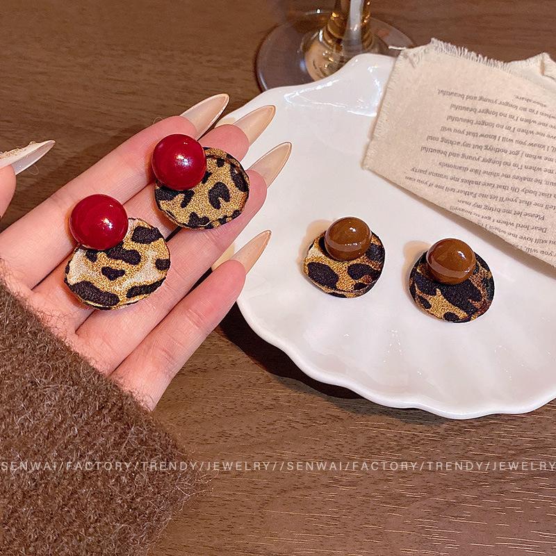 Осенние и зимние ретро серьги-гвоздики с контрастным цветом и леопардовым принтом с жемчугом, женские серьги с уникальным дизайном