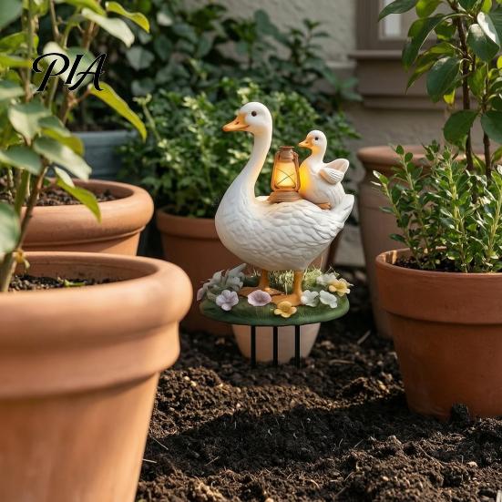 Decorative Animal Statue Acrylic Duck Ground Stake for Outdoor Garden Decor, Weather Resistant 2D Flat Parent Cute Goose Family Figure And Child Yard