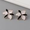 European New Fashion Simple Design Sense Alloy Dripping Flower Stud Earrings for Women Versatile Elegant Enamel Elegant Earrings