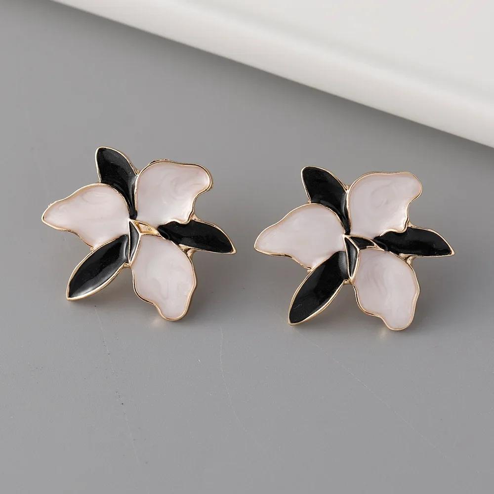European New Fashion Simple Design Sense Alloy Dripping Flower Stud Earrings for Women Versatile Elegant Enamel Elegant Earrings