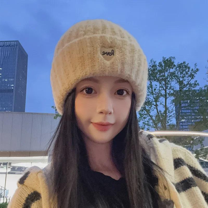 Женская шерстяная шапка с вышивкой в японском стиле — теплая, вязаная, с защитой ушей для осени и зимы