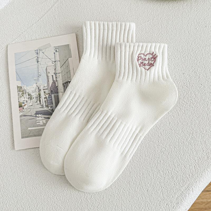Женские весенне-летние универсальные спортивные носки-подследники с вышивкой «Любовь»