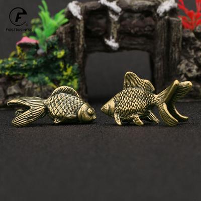 Твердые латунные фигурки рыб, миниатюры, антикварный фэн-шуй, настольный орнамент, ремесло, имитация чая с карпом, домашний аксессуар для украшения дома