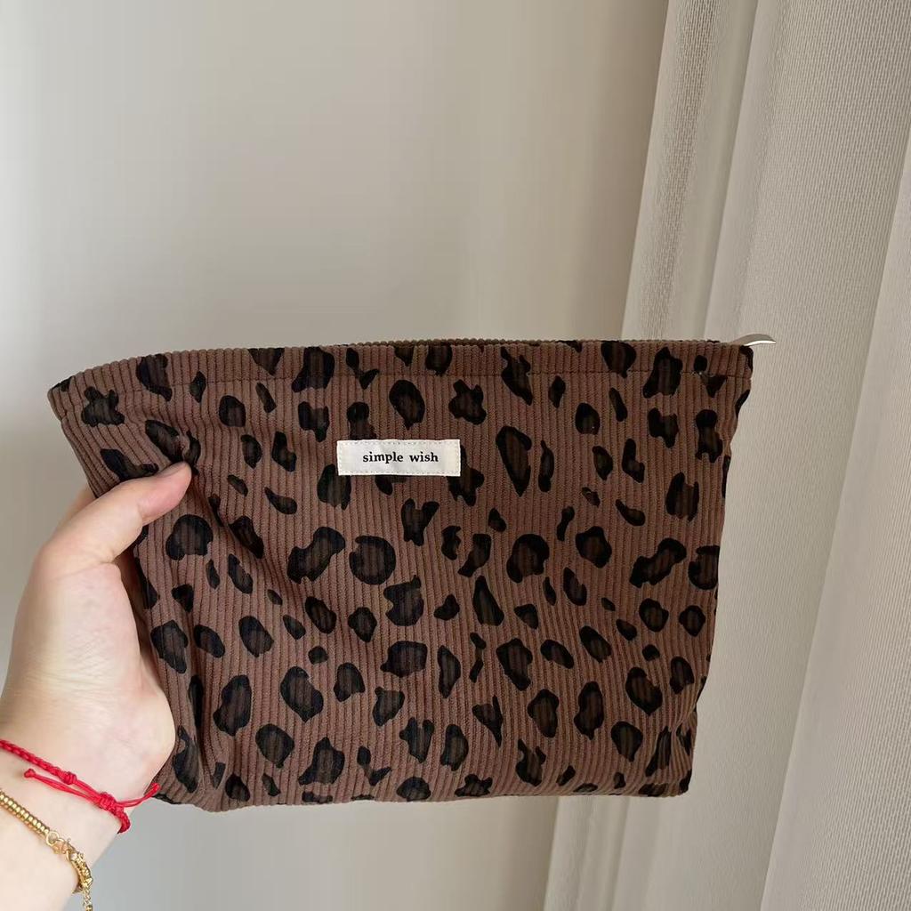 Corduroy Retro Leopard Pattern Makeup Bag Lipstick Cosmetic Organizer Zipper Bag Travel Washing and Storage Bag for Women