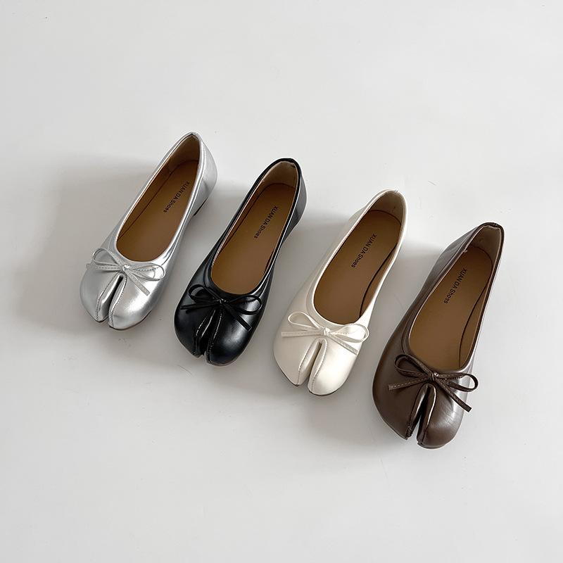 Black French retro light mouth split-toe flat-soled single shoes women's 2025 new spring soft-soled versatile Mary Jane shoes