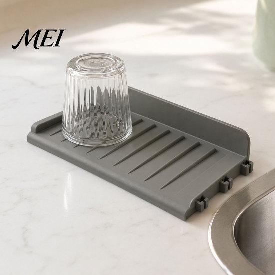 Sink Draining Mat Silicone Kitchen Faucet Mat, Foldable Splash Guard with Suction Cup, Countertop 5 Degrees Slope Water for Bathroom Multi-functional