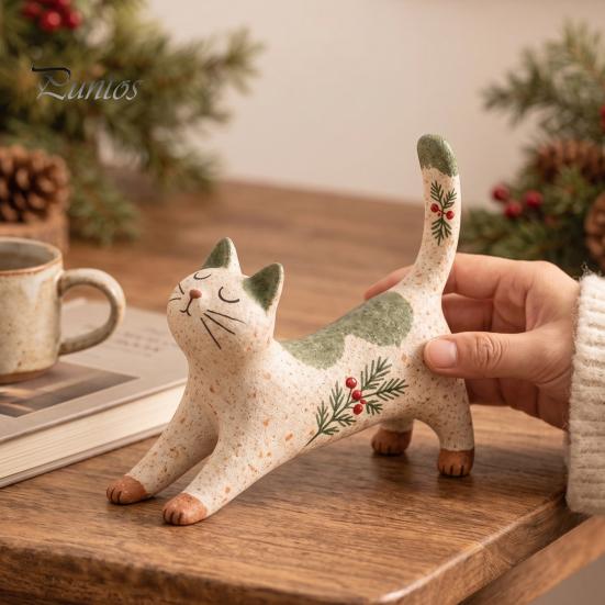 Стильные настольные фигурки Рождественский кот из леса, статуэтка из смолы с остролистом и украшениями для вечеринки, детали из сосны, деревенский праздник