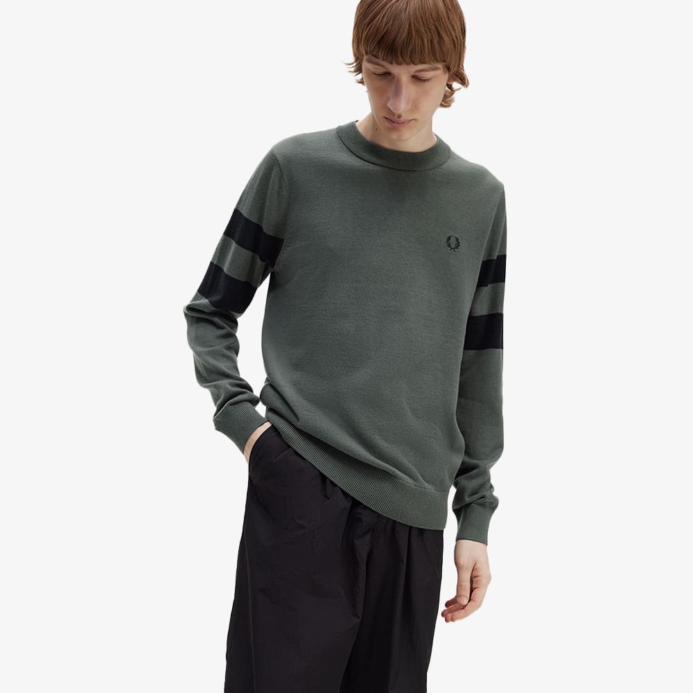 Fred Perry [Острый] Рукав с контрастной отделкой Вязаный (638) Afpm2335533-638