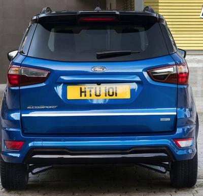 Ford ECO SPORT — Хромированная отделка багажника — Акцент на задней двери — Деталь задней части автомобиля премиум-класса — Тюнинг задней двери с усилением блеска