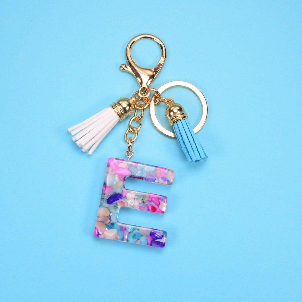 Брелок с кисточкой и английскими буквами: Аксессуары из смолы и акрила для мужчин и женщин - 26 уникальных букв