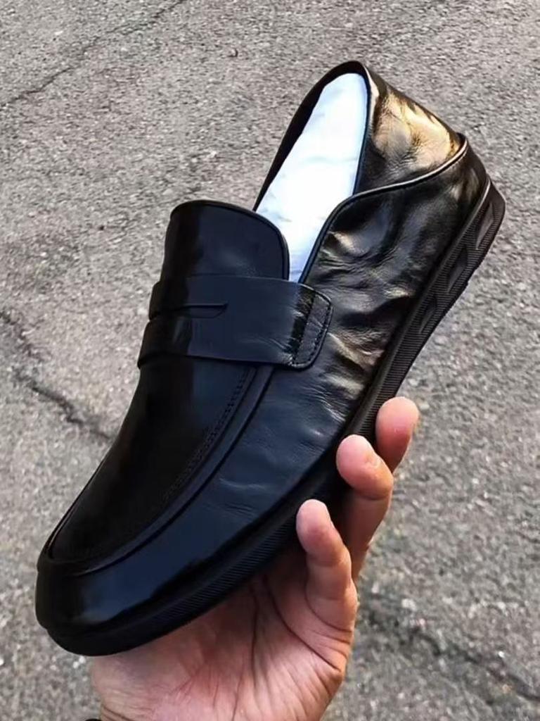 Fashion 2025New Men Casual Leather Business Shoes Soft Bottom Outdoor Walking Shoes Flat Designer Loafers Handmade Minimalist Dress Shoe