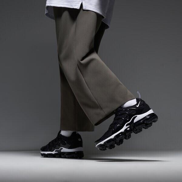 Кроссовки Nike Air VaporMax Plus black/white (011)