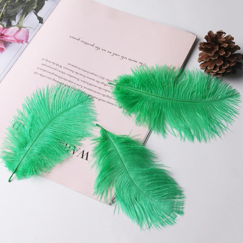 Большие страусиные перья 15-20 см для свадебных композиций и сценического реквизита